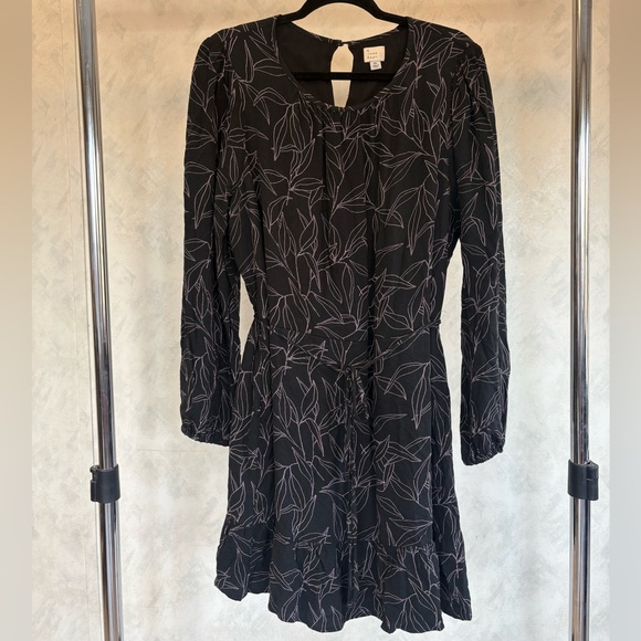 a new day Dresses & Skirts - a new day Black Long Sleeve Dress with Leaf Design